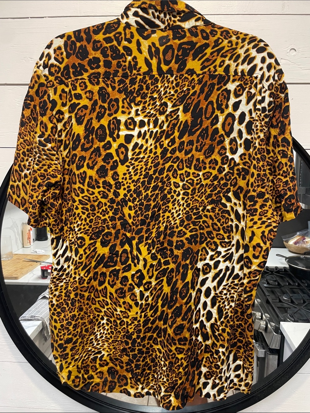 Men’s Large Leopard Snakeskin Print Button Down Shirt NWT I Never Worn - Picture 3 of 3